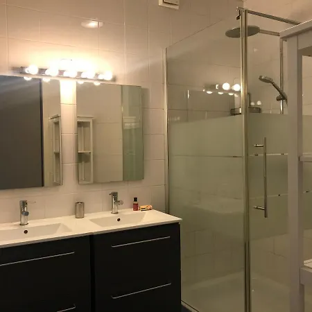 The Boathouse With Boat Hébergement de vacances *