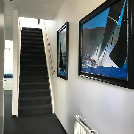 Сasa de vacaciones The Boathouse With Boat *