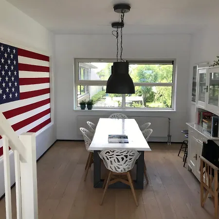 The Boathouse With Boat Hébergement de vacances *