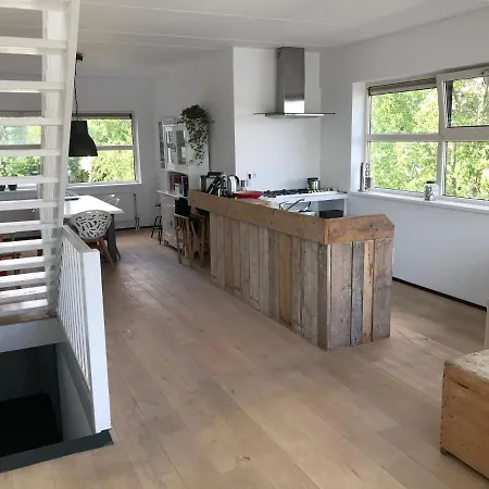 The Boathouse With Boat Hébergement de vacances *