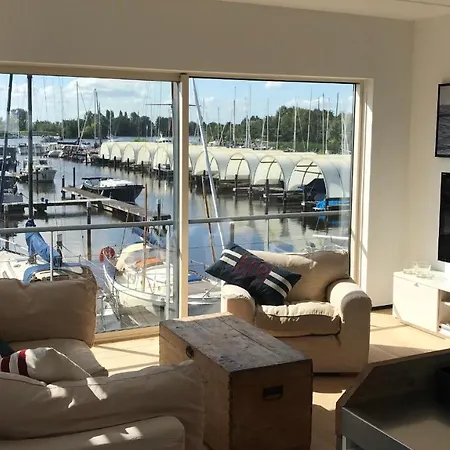 The Boathouse With Boat Сasa de vacaciones Aalsmeer